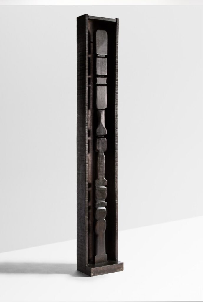 STAHLY F – Sarco-Totem, 258x 39 x 27,5 cm 1